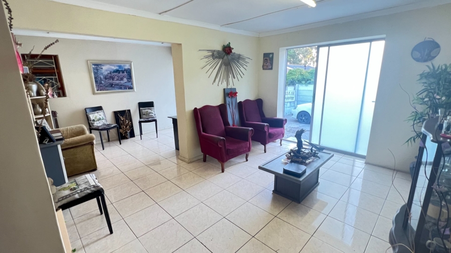 4 Bedroom Property for Sale in Robinvale Western Cape